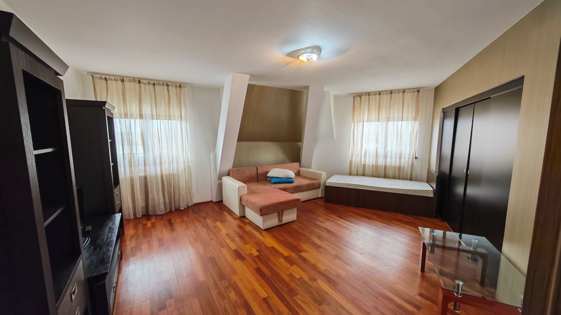 Apartament 3 camere - Poză 1