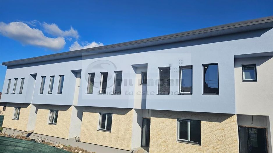 Apartament 3 camere dispus pe 2 niveluri - Poză 1