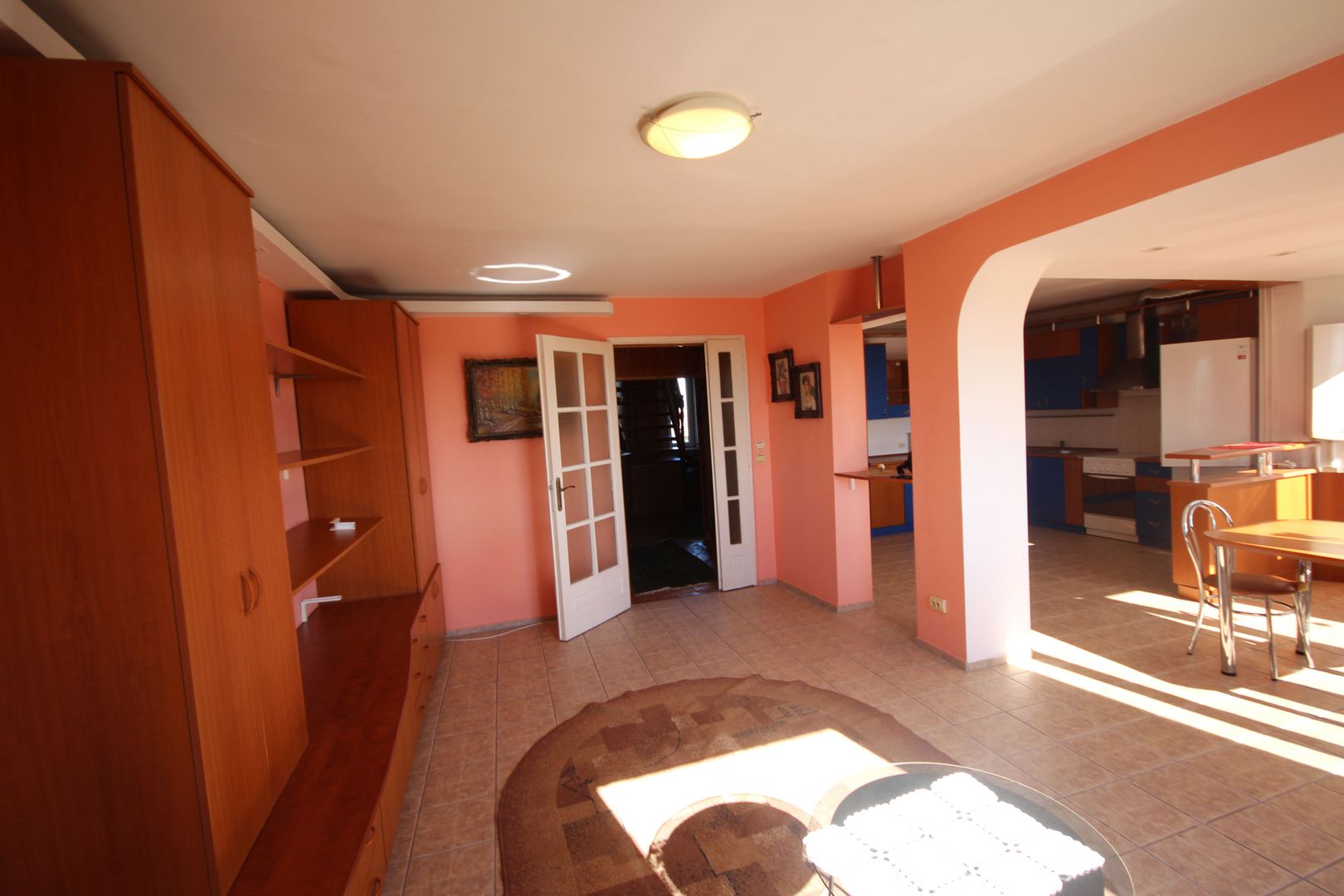 Spatios cu priveliste deosebita - Poză 1