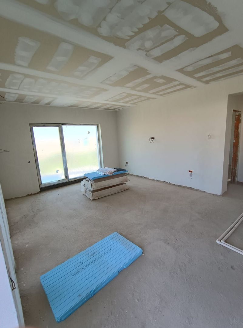 Case pe parter Tunari, zona linistita, curte MARE 350m - Poză 11