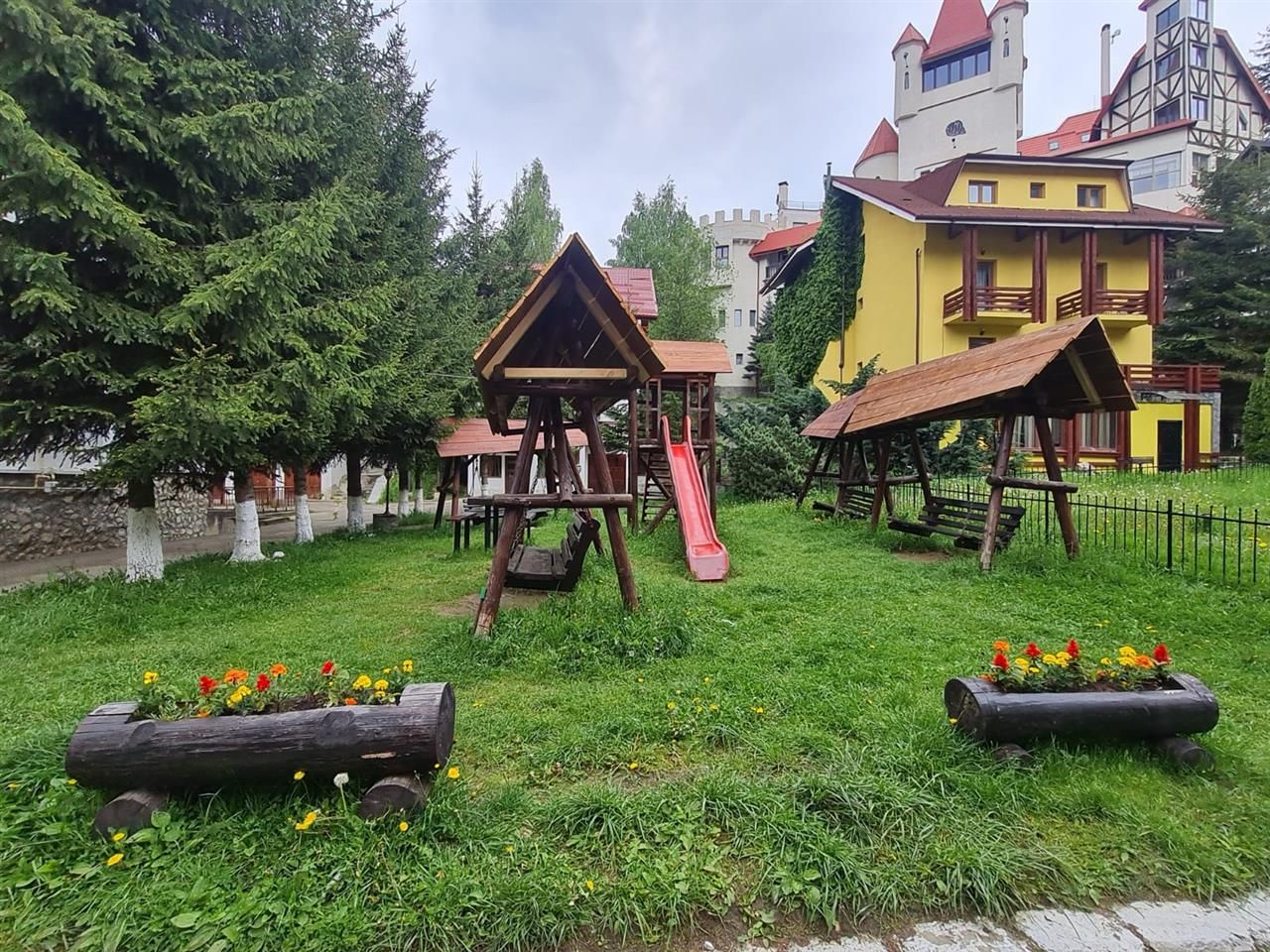 Casa ta de vacanta, imbratisata de natura,3 terase, parcare, Poiana Brasov - Poză 26