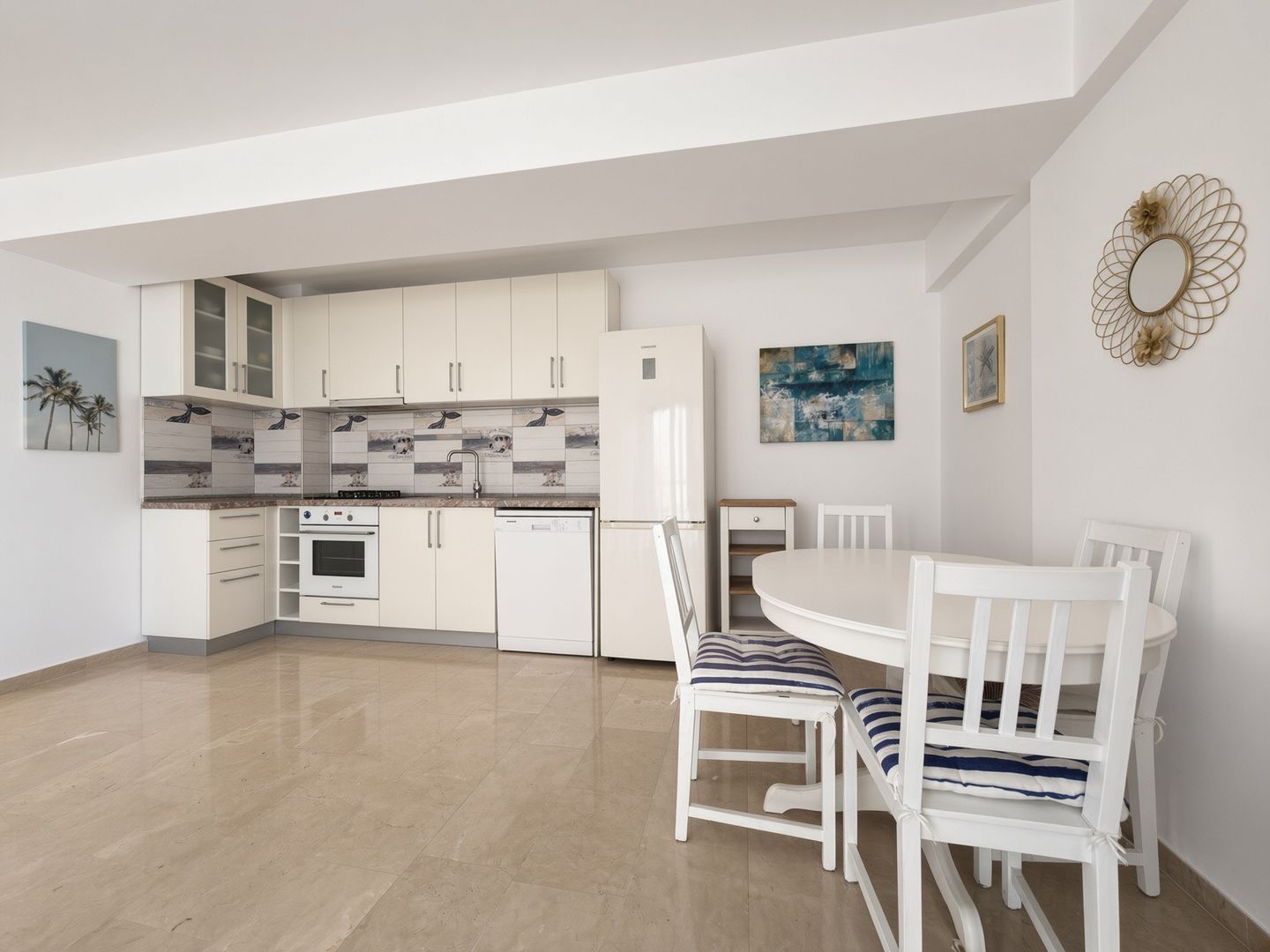 3 camere  langa plaja cu parcare | terasa si vedere la mare - Poză 4