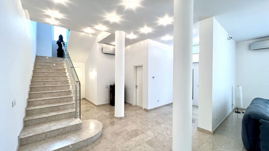 Proprietate deosebita suprafete generoase 580 mp teren 2076 mp - Poză 9