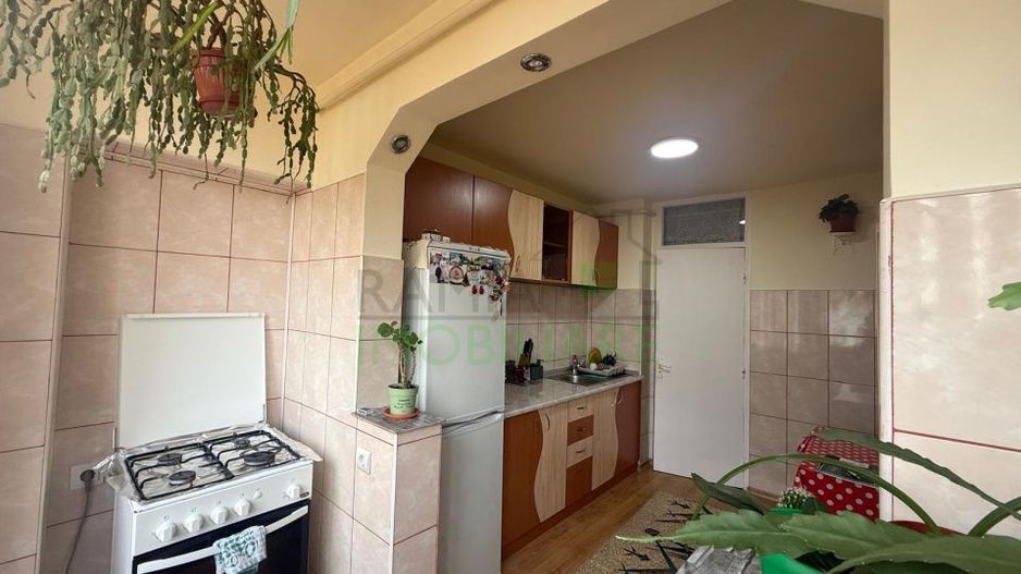 Apartament 2 Camere Decomandat Tractorul Etaj 1 Gata de Mutare - Poză 2