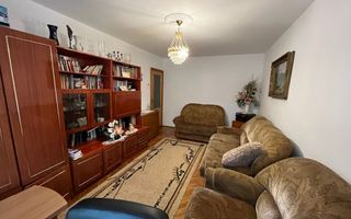 De vanzare - Apartament 3 camere si balcon spatios, decomodat - zona Lipovei - Poză 1