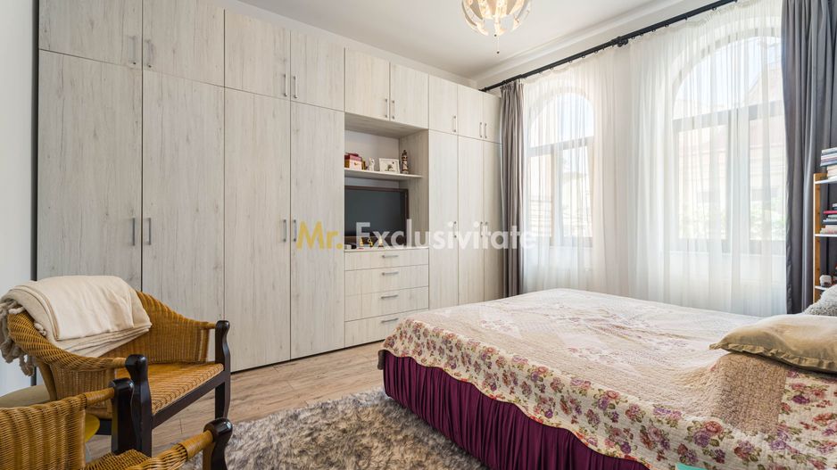 Casă / Vilă cu 4 camere de vânzare în Bucuresti - Poză 3