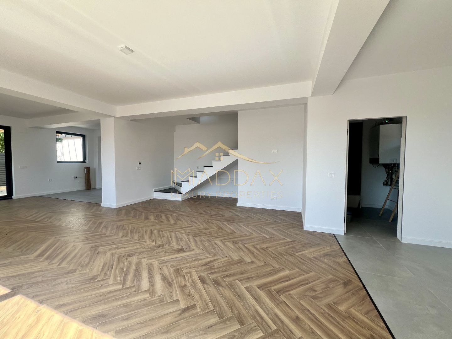 Vilă **6 camere  **451mp // Zona Iancu Nicolae - Poză 77