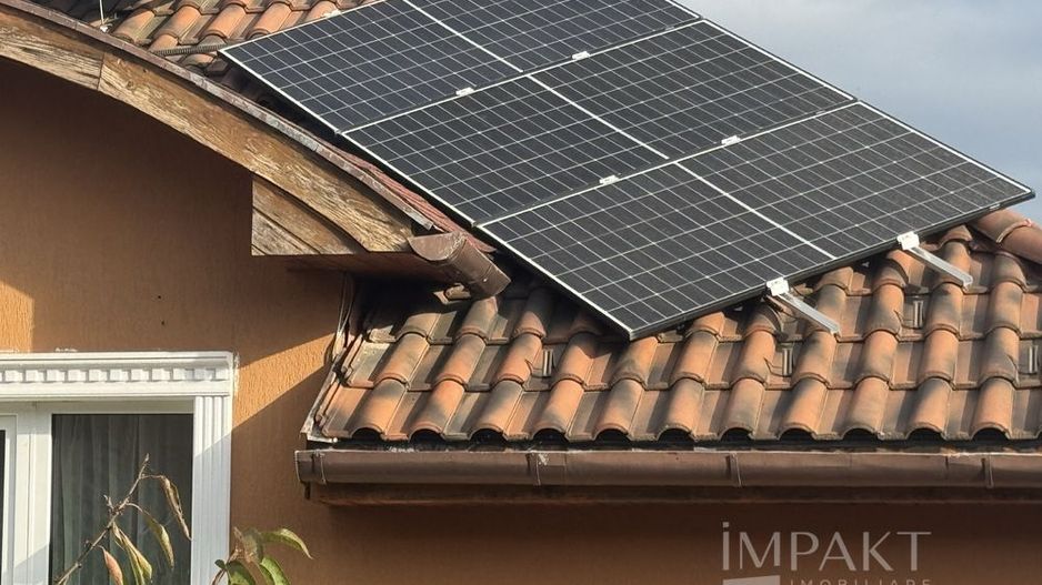 De închiriat – Vilă premium cu panouri fotovoltaice, grădină și garaj - Poză 2