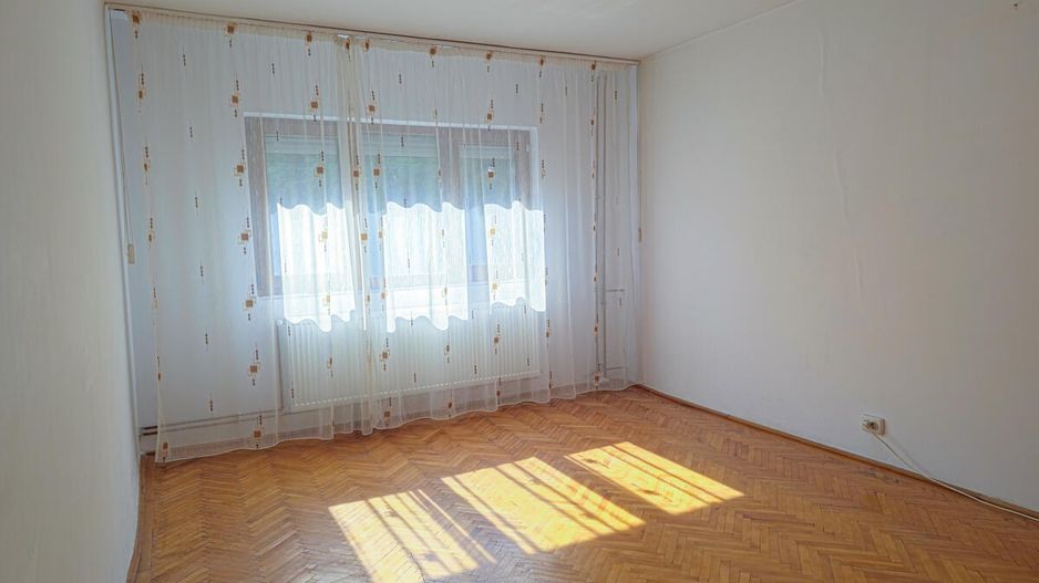 Soarelui - Scoala 30 - 3 Camere, Decomandat, 2 Bai, Etaj 2, Centrala - Poză 2
