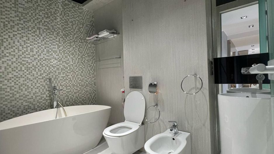 Apartament OTOPENI Central 3 camere LUX, parcare SUBTERANA - Poză 6