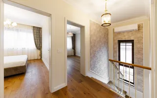 Casa de Lux cu Design Clasic și Piscină la limita dintre Timișoara și Dumbrăvița - Poză 23