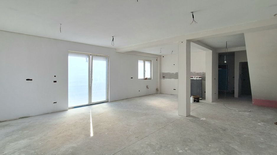 Casa cu garaj- contructie tip duplex - Poză 3