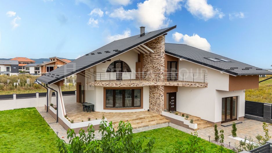 Vila cu arhitectura deosebita, teren 636mp, Cristian, Brasov - Poză 1