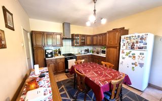 De vanzare casa 5 camere, 1200mp teren, zona ultracentrala - Poză 3