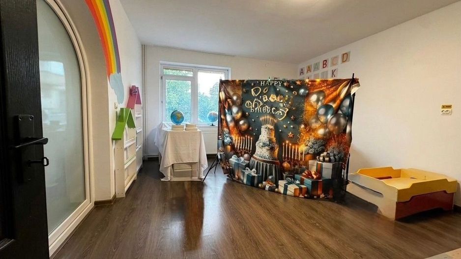 Casa spațioasă, cu spațiu comercial, locuri de parcare - Aradului Vest - Poză 3