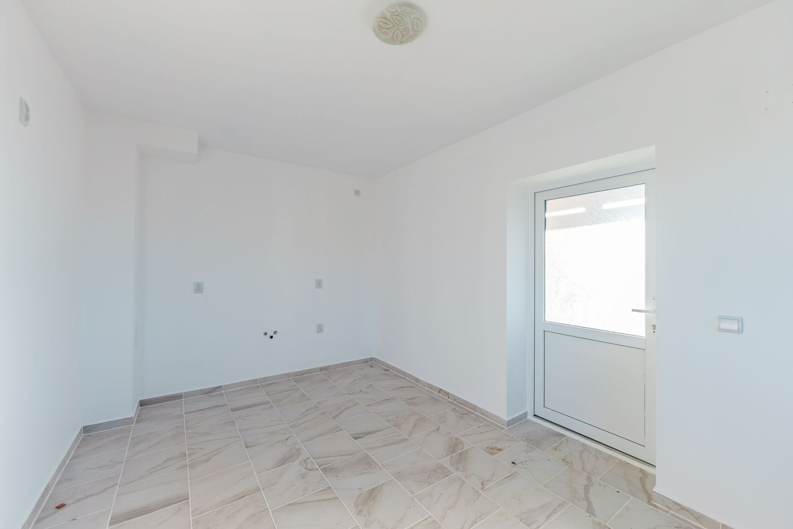 Casă nouă la cheie în Cruceni - Poză 4