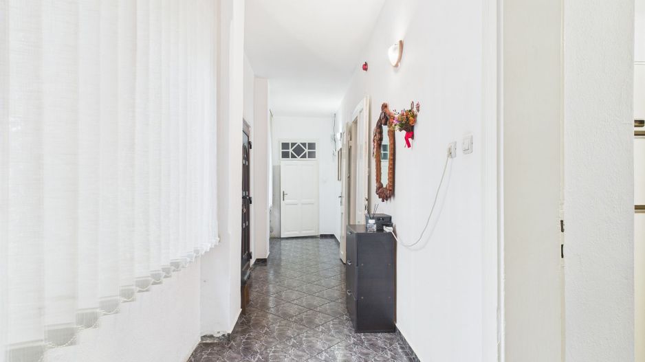 Casă Individuală cu spațiu comercial - Variaș - Poză 16