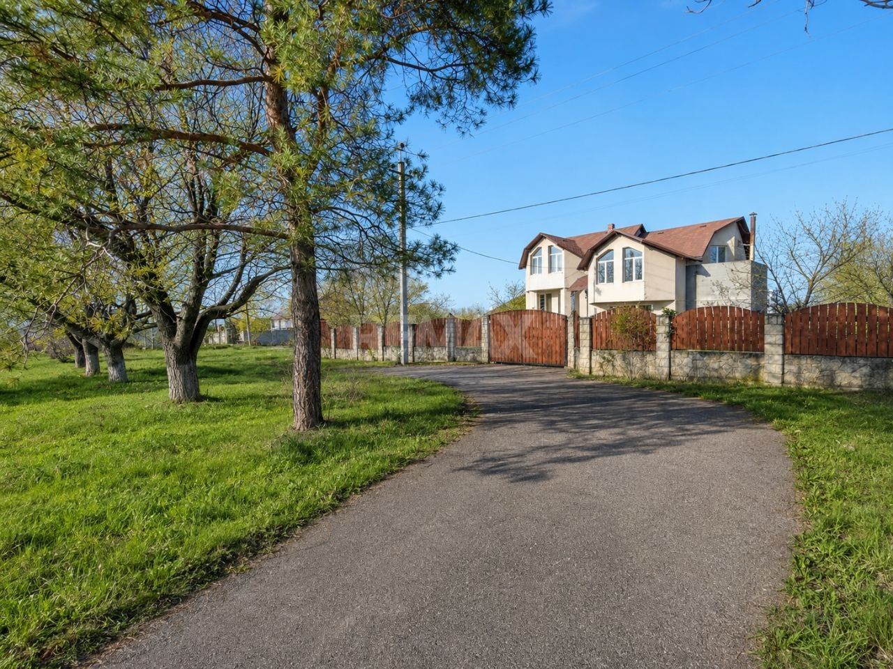 Casă în Doroțcaia – 170 m² | 13,71 ari | 6 camere + living - Poză 1