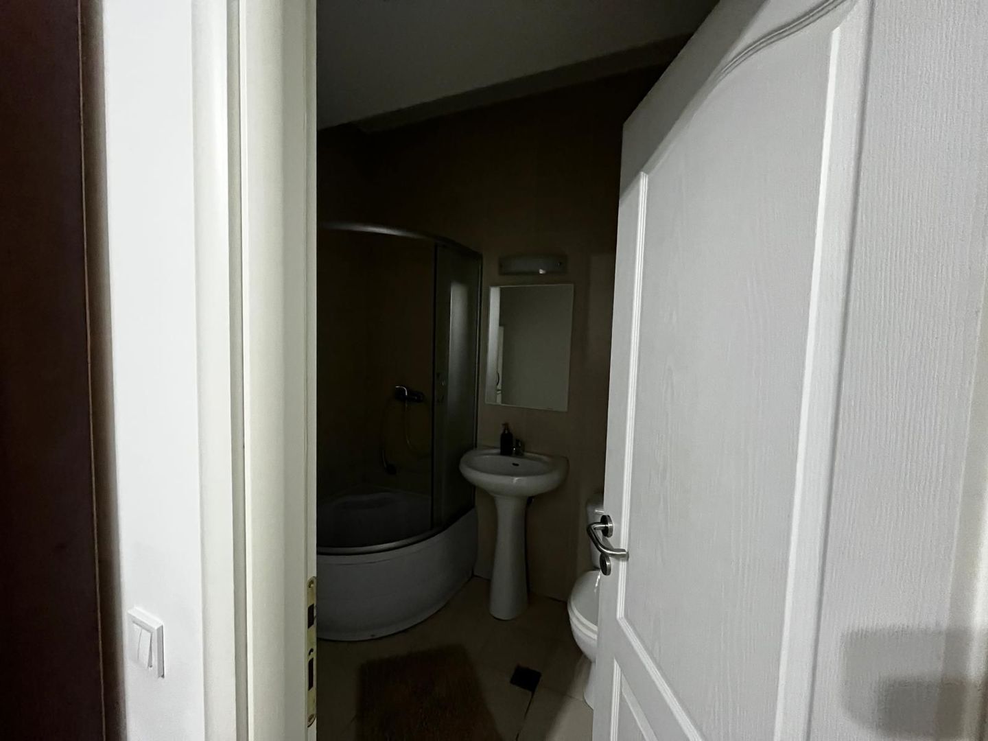 Apartament spațios 2 camere, 2 băi, centrală, bloc nou, parcare, metrou - Poză 8