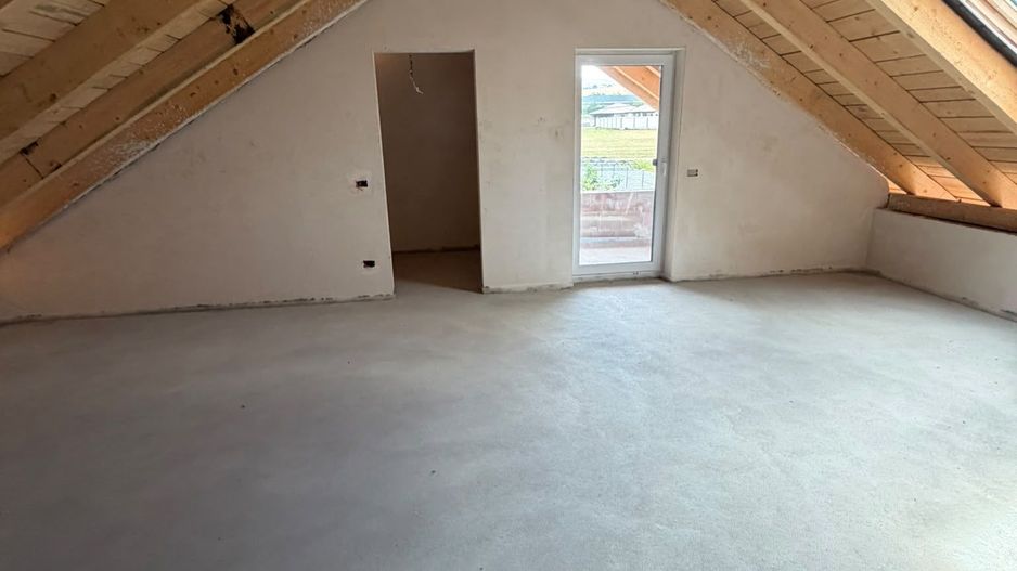 🏡 CASĂ DE VÂNZARE - Poză 6