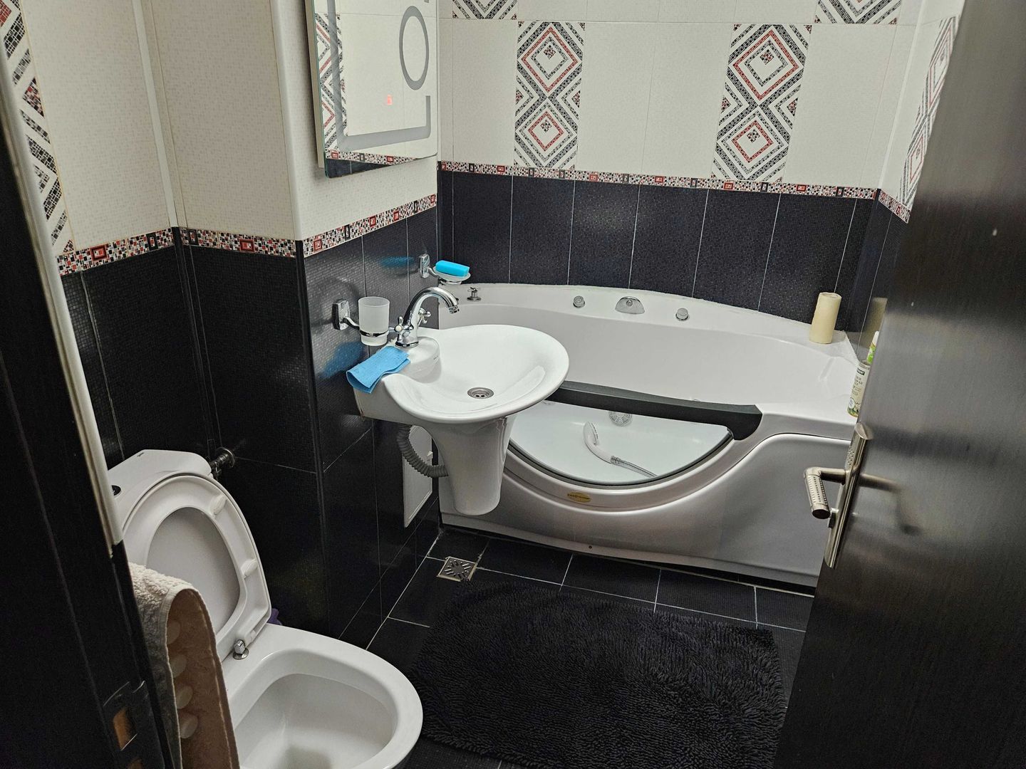 Apartament 3 camere, Modern, Parcare Privata - Renovat - Termen Lung - Poză 8