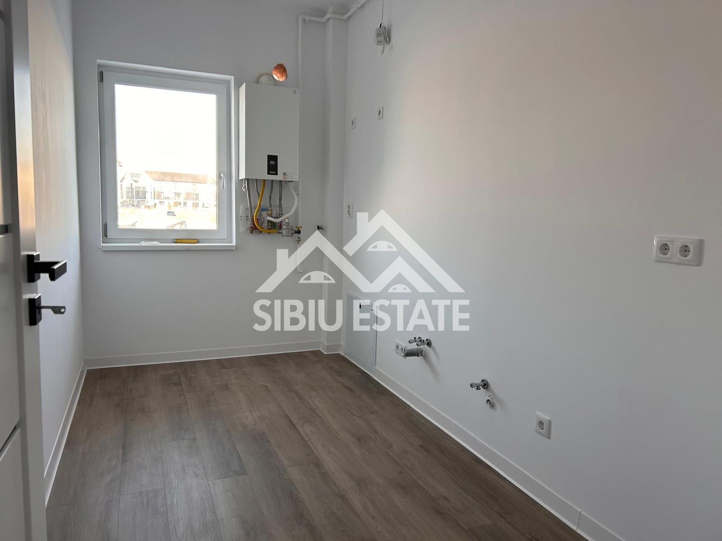 Garsoniera 41 mp, balcon bucatarie separata , intabulata zona Brana - Poză 19