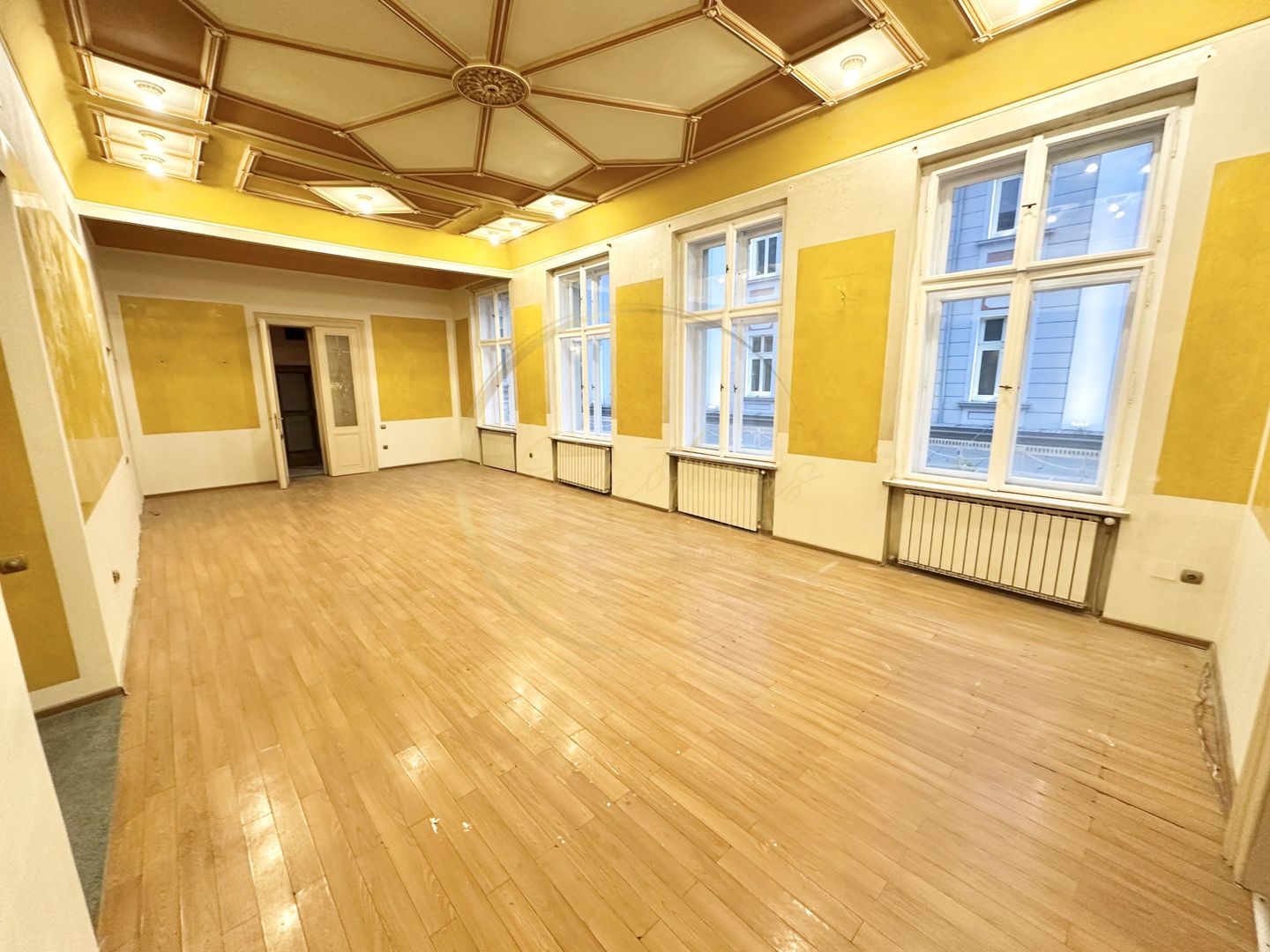 OCAZIE | Spațiu Comercial  - Piața Libertăți - Poză 3