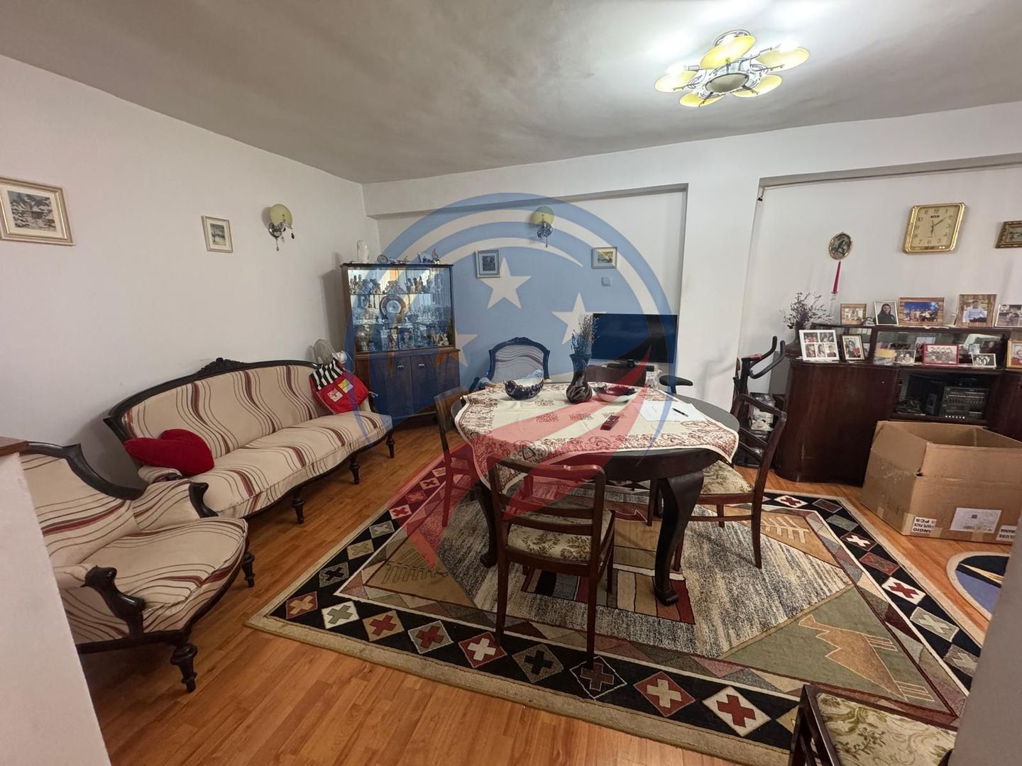 Casă cu 7 camere, în spatele stadionului - Poză 2