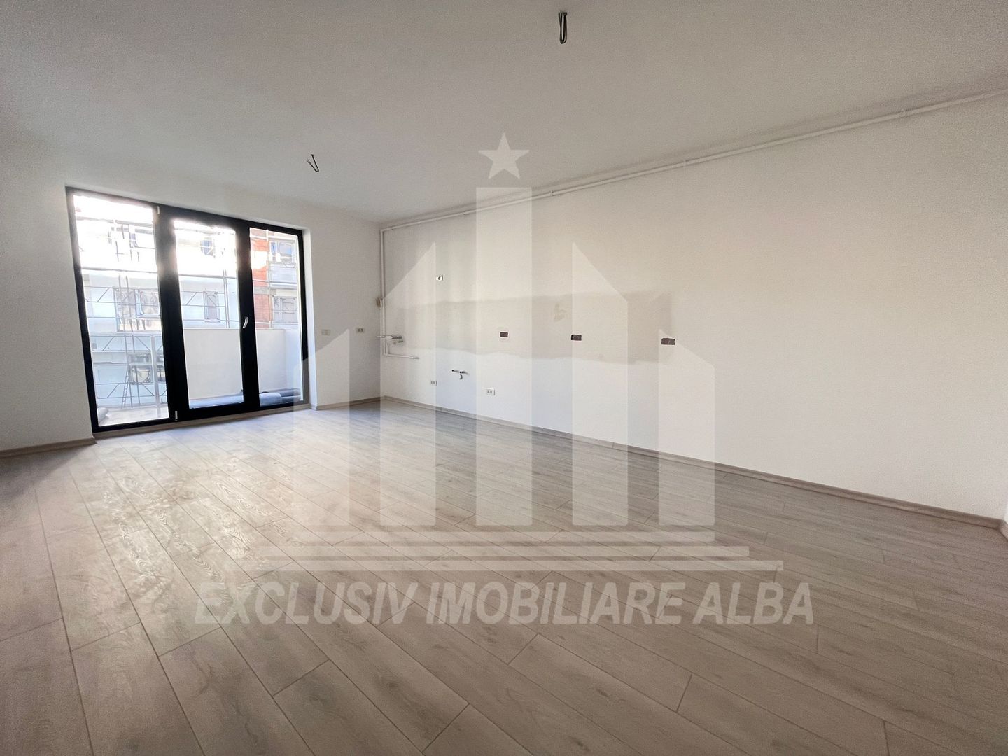Apartament cu 2 camere, Bloc Nou - Poză 1