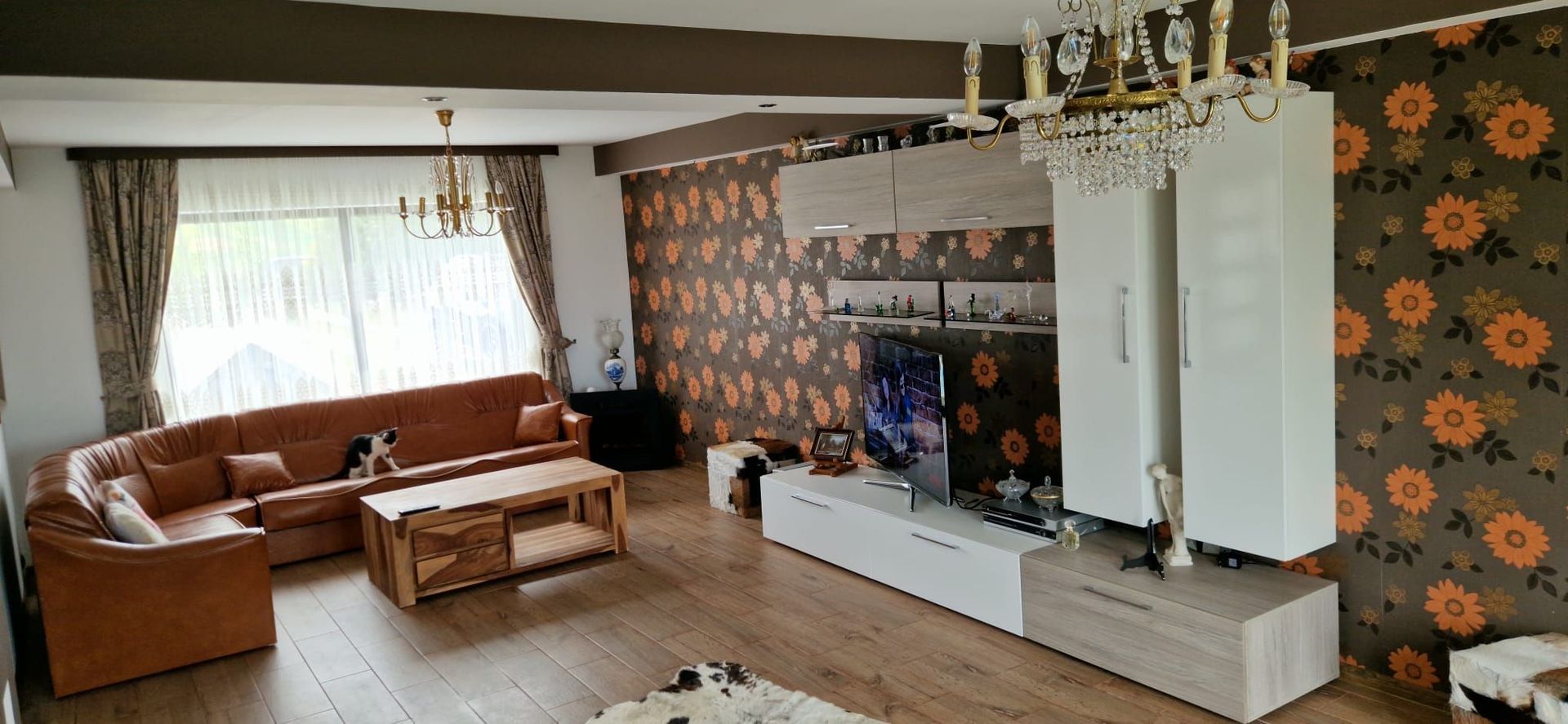 SE VINDE | Casa generoasă în Camirzani | Suceava - Poză 5