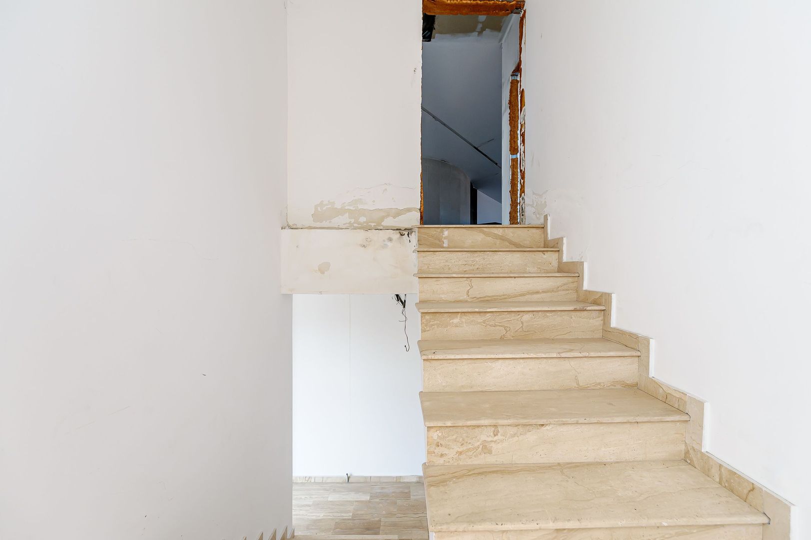 Clădire comercială în zona Grădiște. - Poză 31