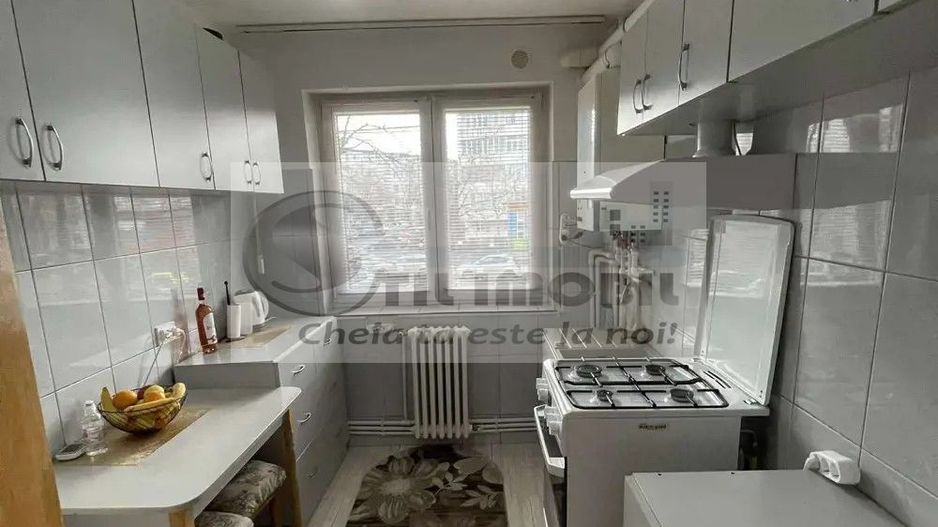 Apartament cu 3 camere - Piata Nicolina - 100.000 euro ! - Poză 1