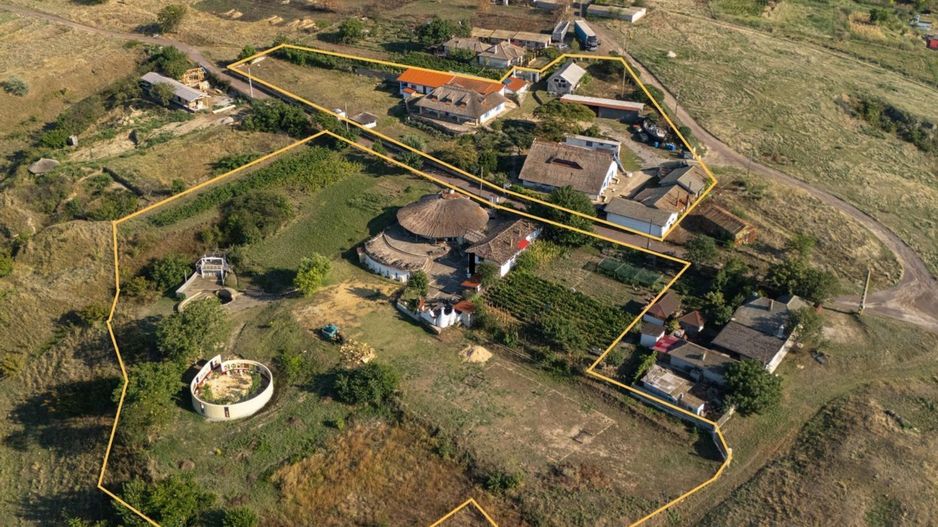 Complex turistic de vanzare in Enisala / Tulcea - Poză 1