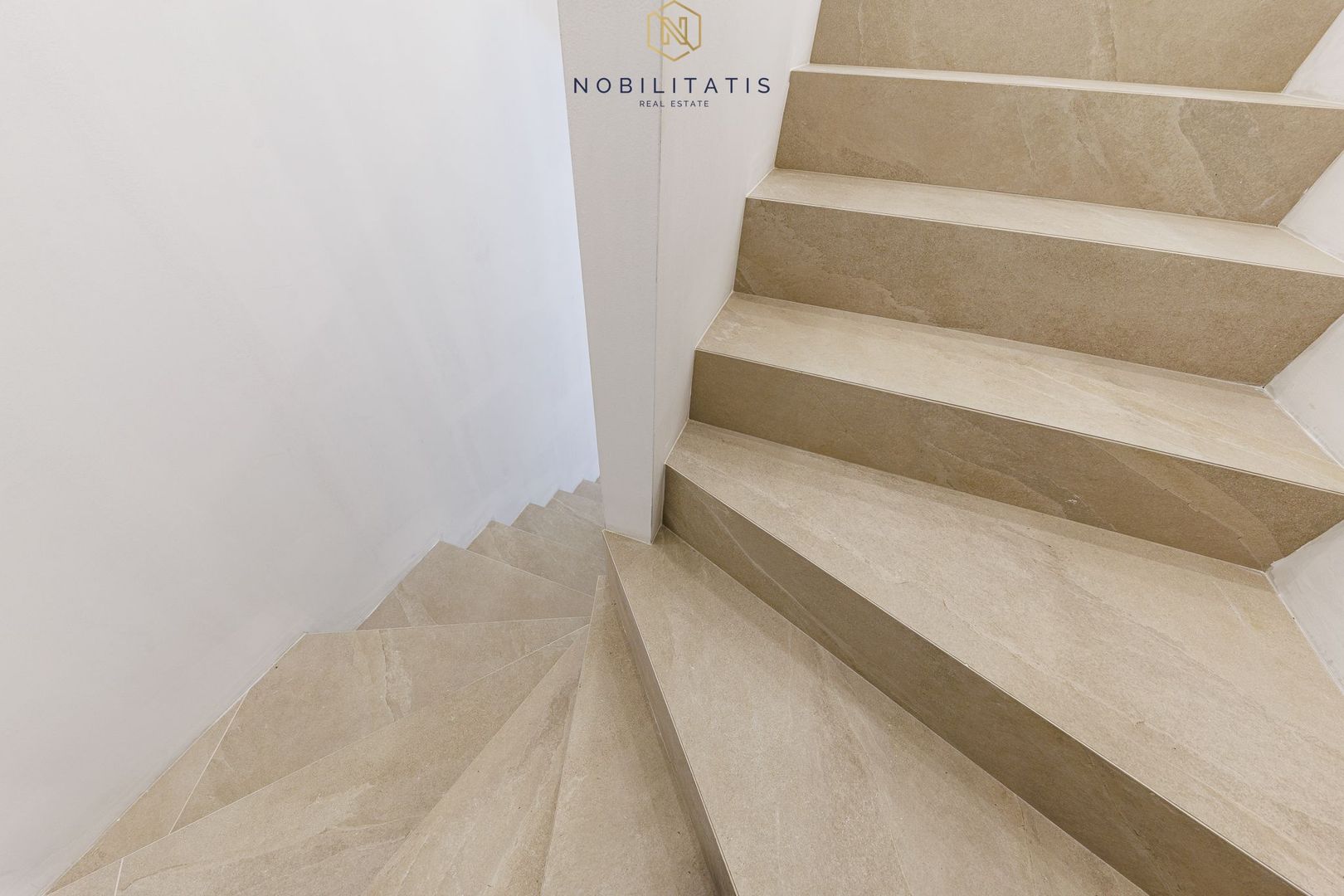 Duplex de vanzare la liziera padurii - 130 mp, 4 bai & 4 dormitoare - Poză 45