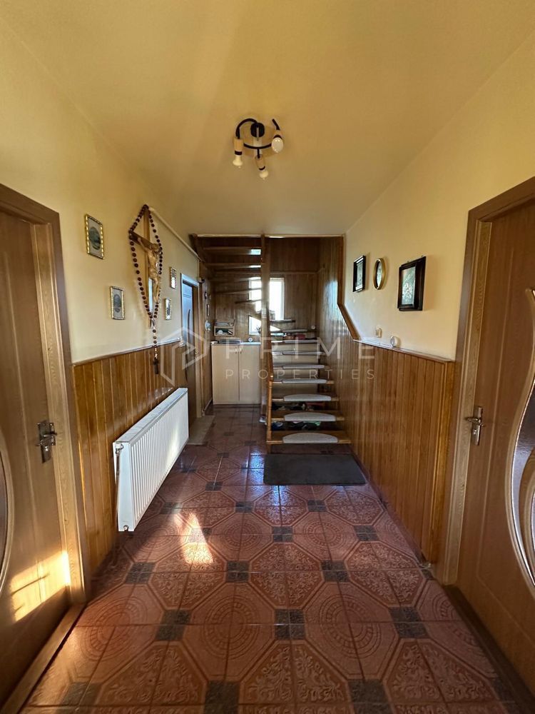 Casă spațioasă de vânzare – Corunca, zona Vatman - Poză 9