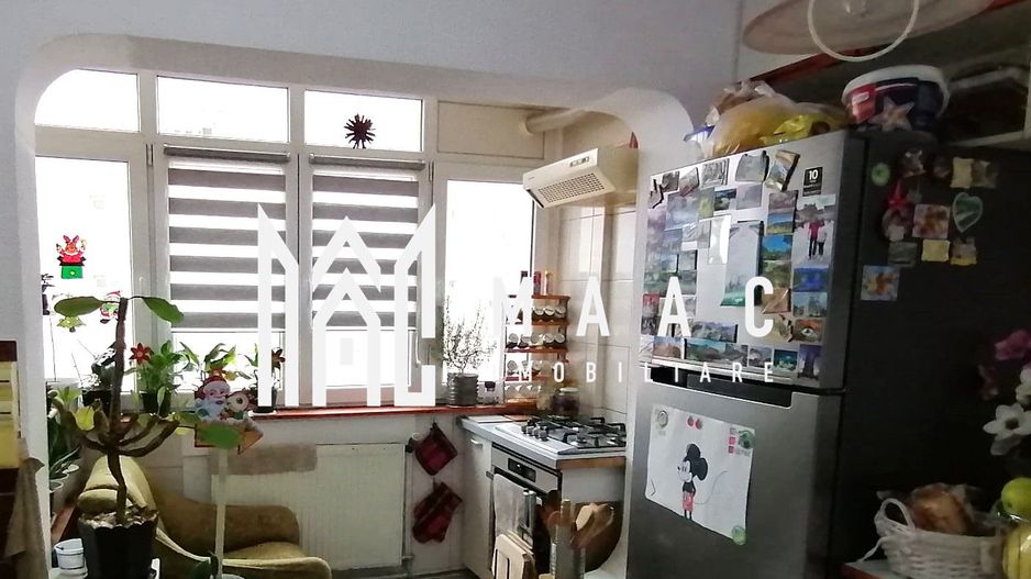 Apartament 3 camere I Decomandat I Zona Vasile Aaron - Poză 2