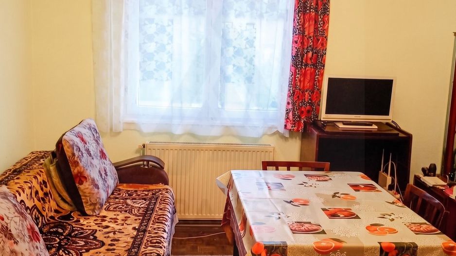 Apartament 2 camere etaj 1 bucatarie inchisa Cedonia - Poză 1