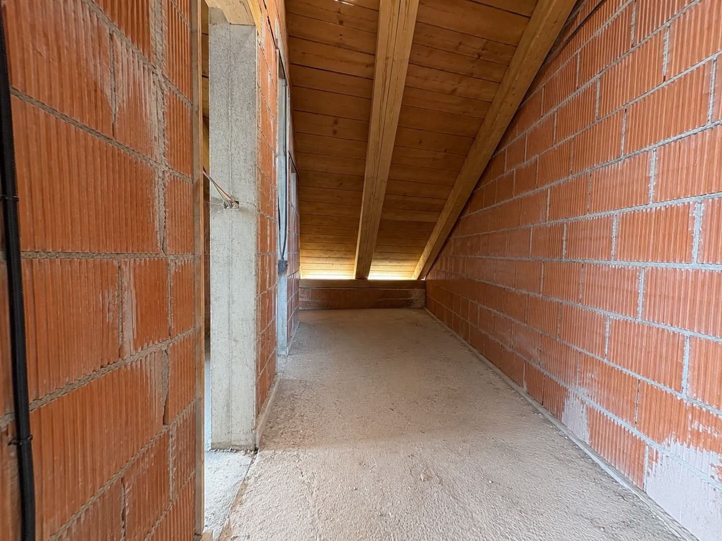 Casă la roșu de vânzare | 182 mp utili | Teren 550 mp - Poză 9