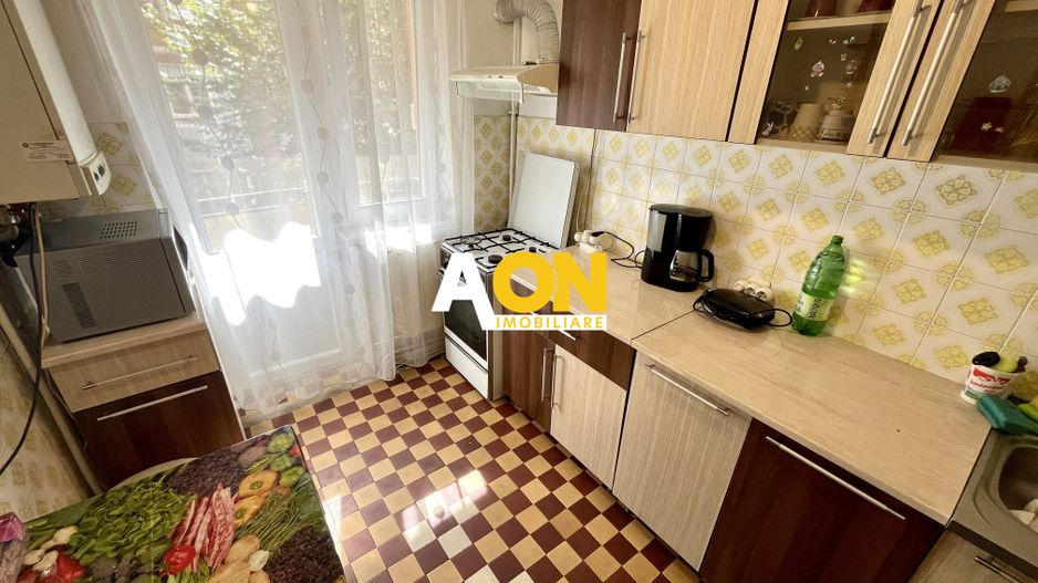 Apartament cu 4 Camere, Etaj 2, Loc De Parcare, Cetate - Poză 1