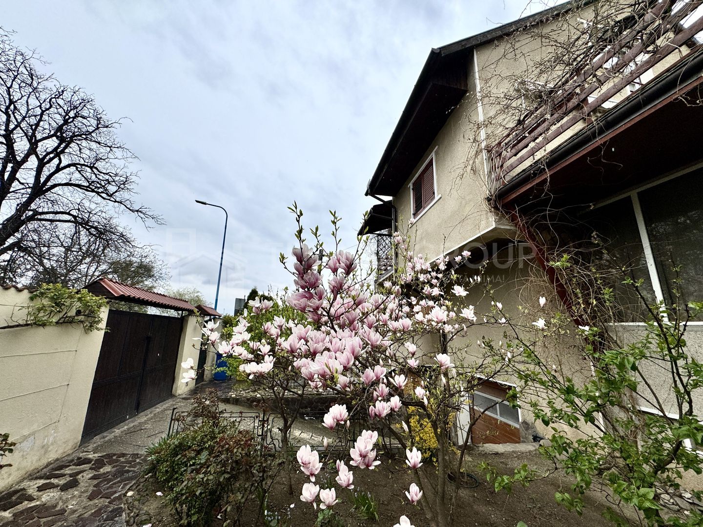 Casă individuală cochetă, cu priveliște, garaj, teren 496 mp, comision 0 - Poză 1