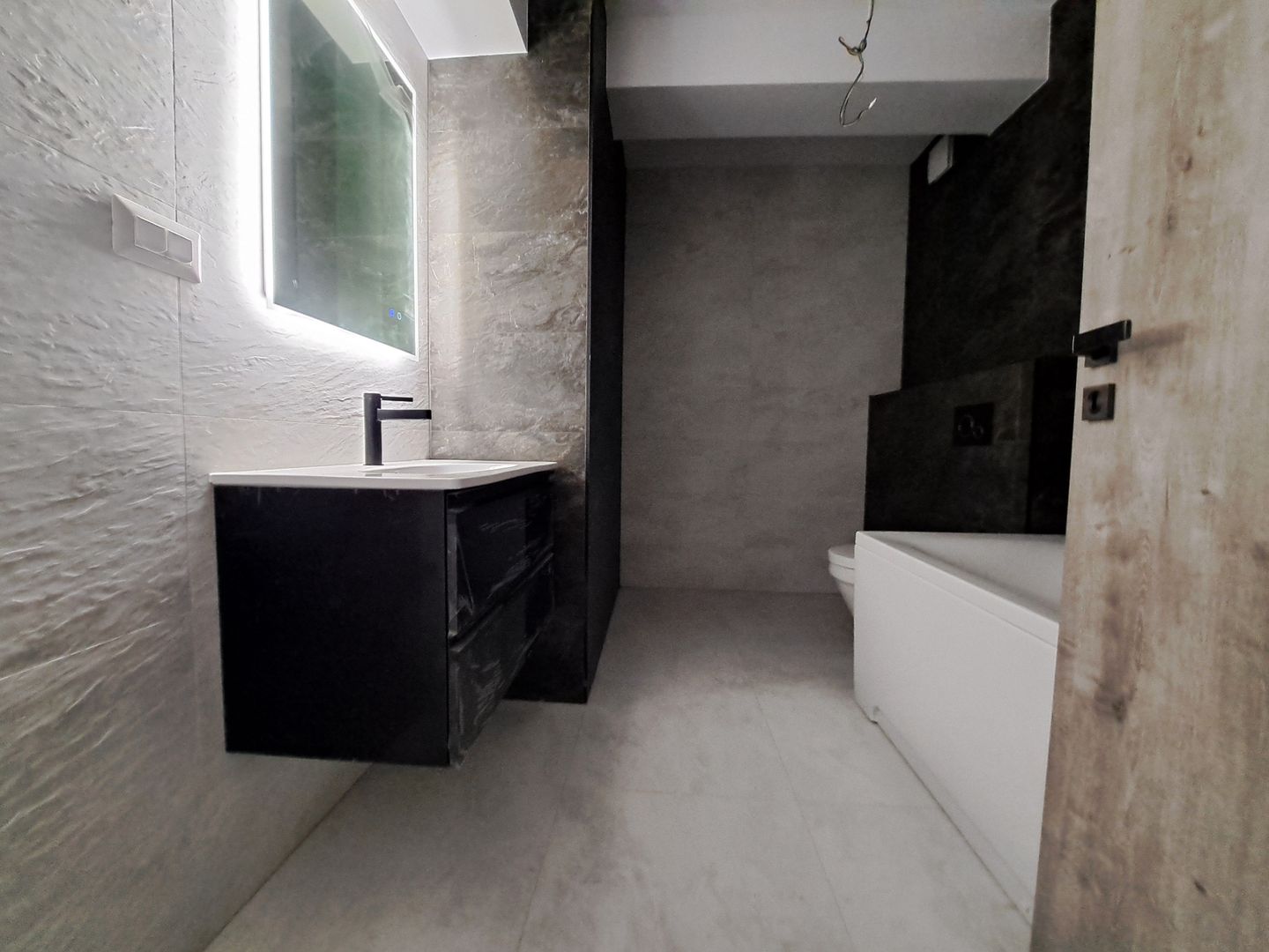 Apartament tip Penthouse cu 3 camere, 2 bai, NOU - Poză 8