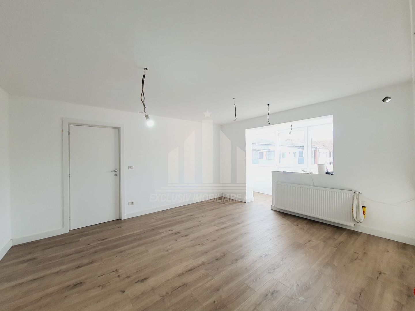 Apartament cu 3 camere renovat, Cetate - Poză 1