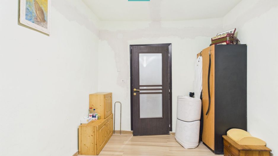 Casă complet renovată în Orțișoara. - Poză 18