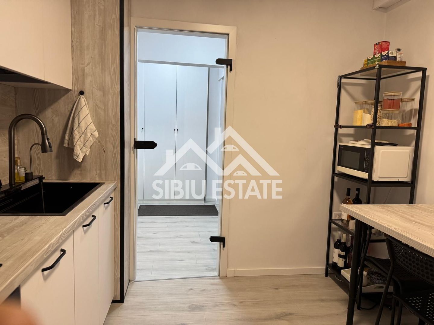 Apartament 3 camere 2 bai, pivita recent renovat-in Sibiu M.Viteazul - Poză 7