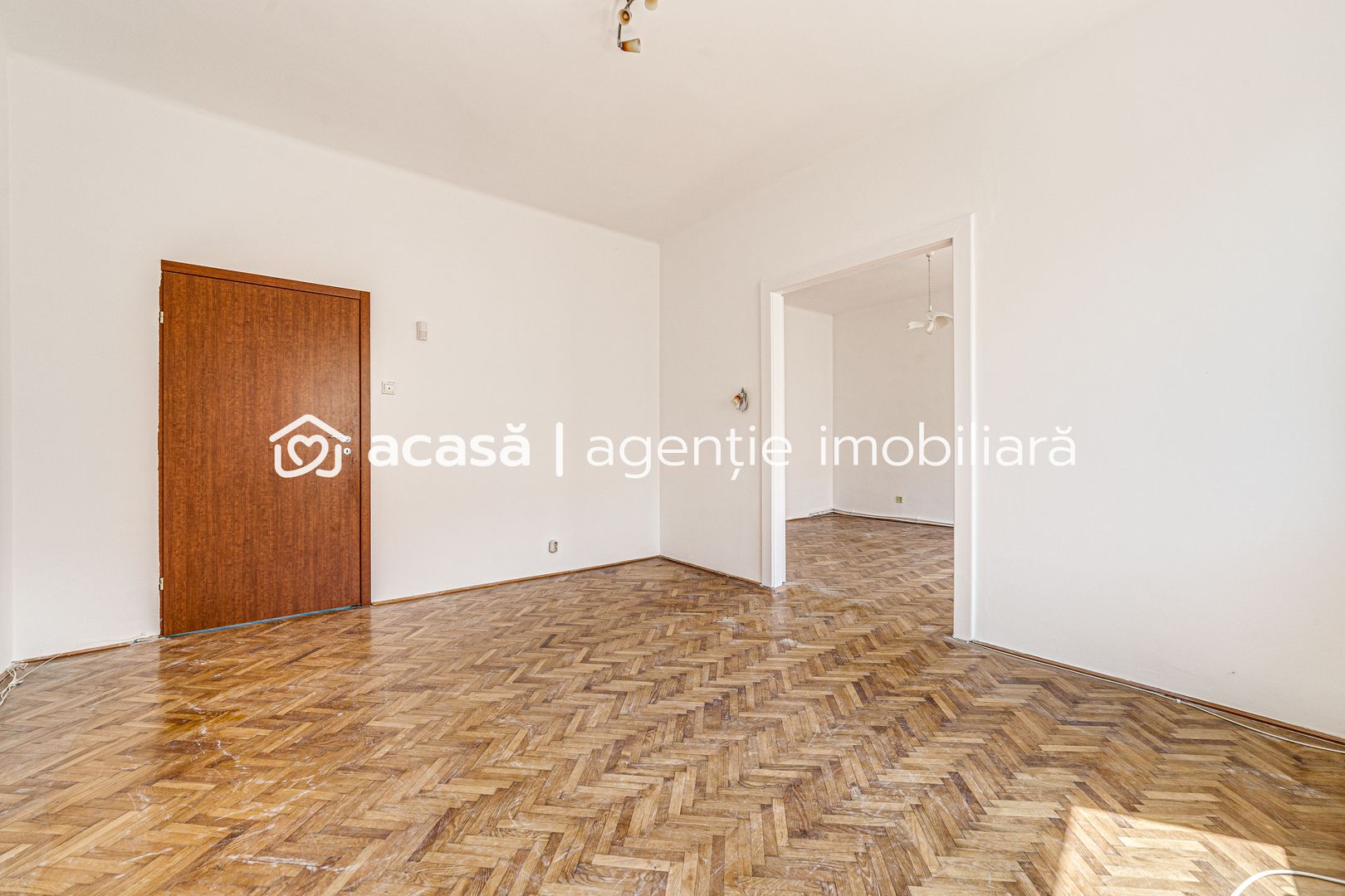 Preț redus! Apartament la casă, în centru - Poză 3