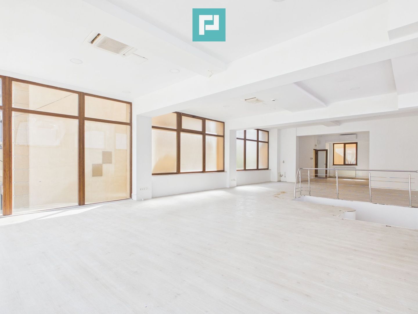 Spațiu comercial renovat, vitrină 8 m, Etaj 1 - Poză 5