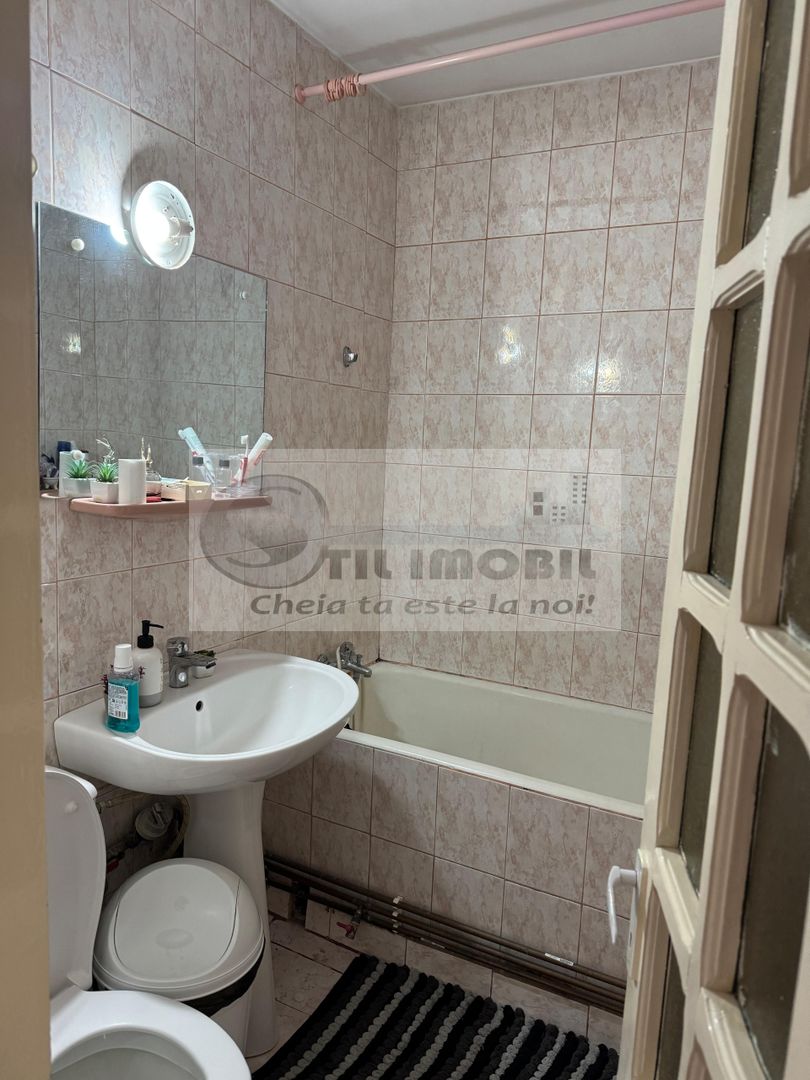 Apartament 3 camere decomandat mobilat Podul Ros 110000 euro - Poză 6