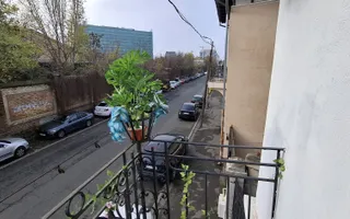 Se vinde etajul 1 si mansarda | Vile interbelica | 13 Septembrie - Poză 36