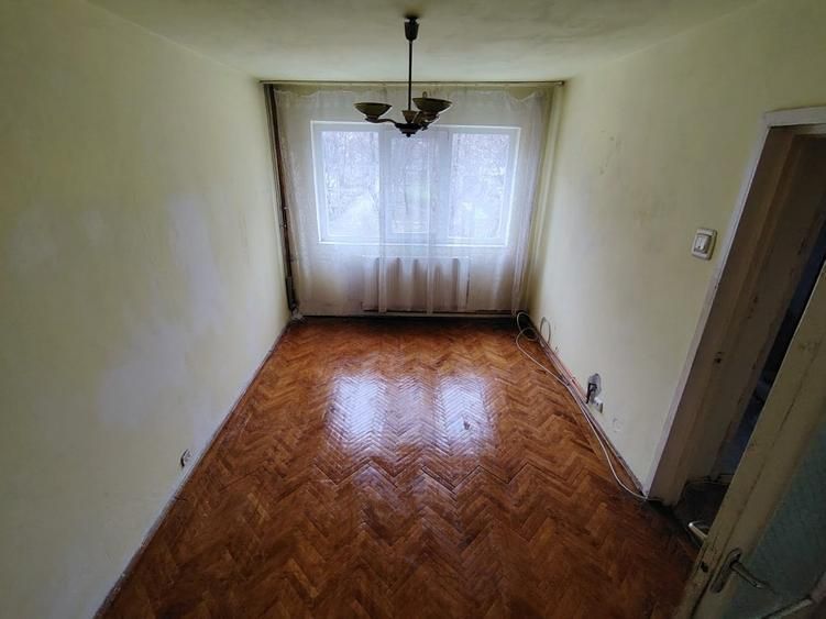Apartament 2 Camere, Zona Cetatii, Etaj 1, Boxa inscrisa CF, Necesita renovare - Poză 3