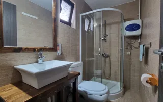 Complex turistic și proprietate deosebită de vânzare în Valea Dobârlău - Poză 18